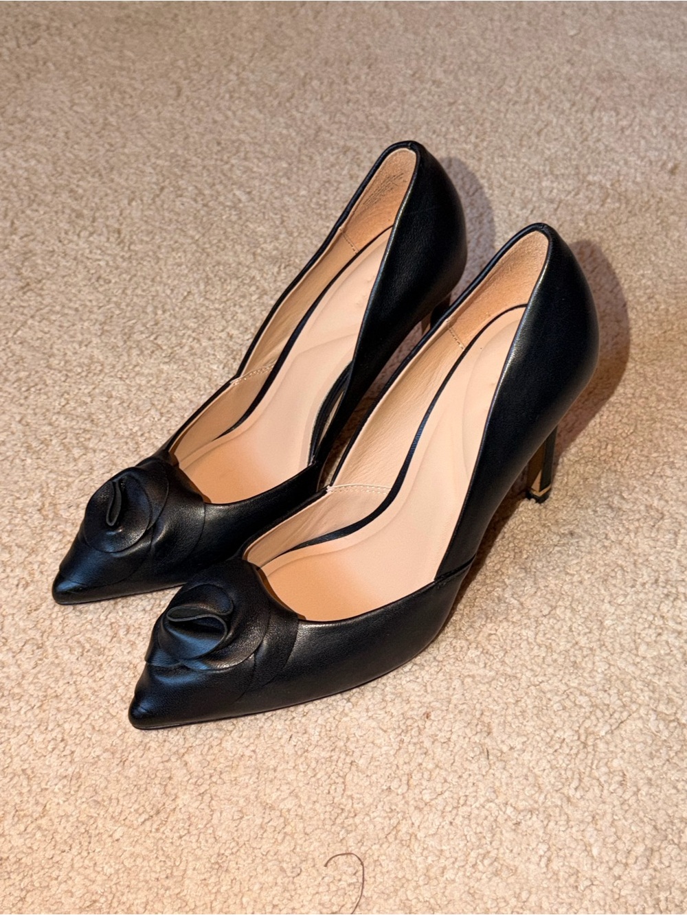 Classic Black Leather Pointed-Toe Pumps with Rosette Detail